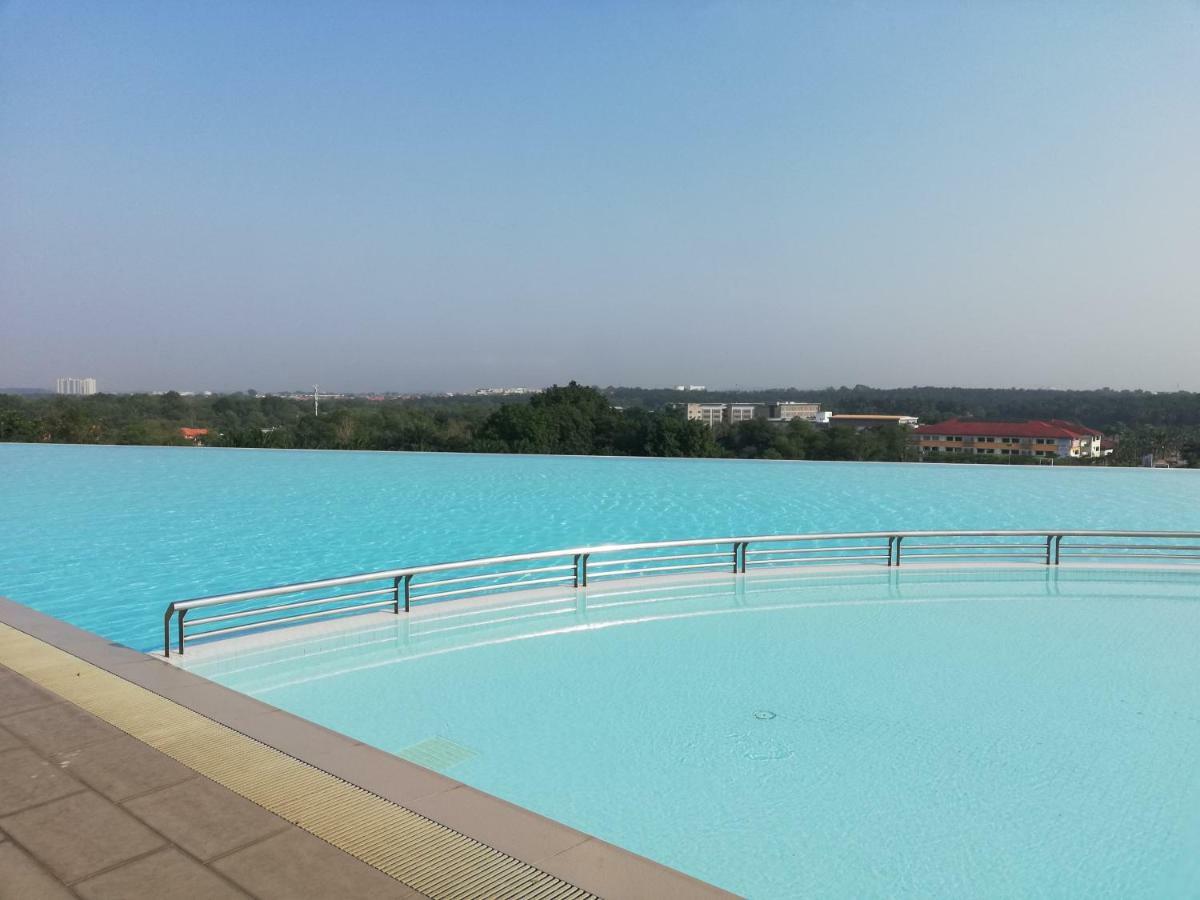 The Raffles Suites Johor Bahru Kültér fotó